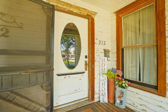 212 S Pine Street, Tomball, TX 77375