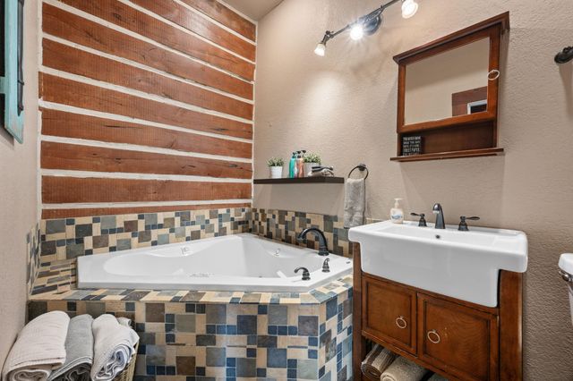 28537 Paradise Manor DR, Marble Falls, TX 78654