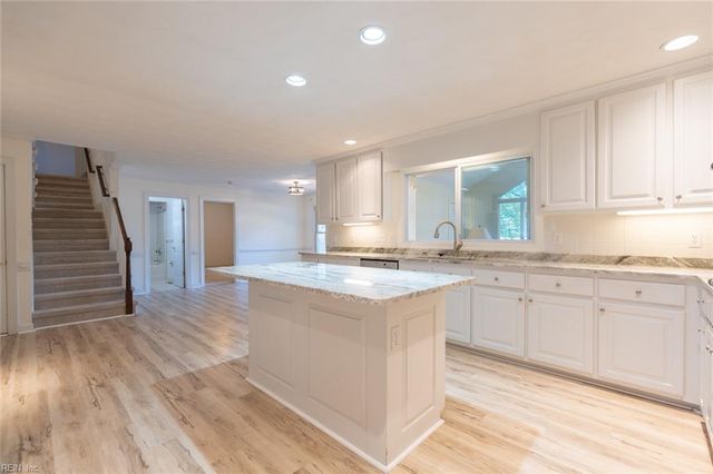 1208 Masters ROW, Chesapeake, VA 23320