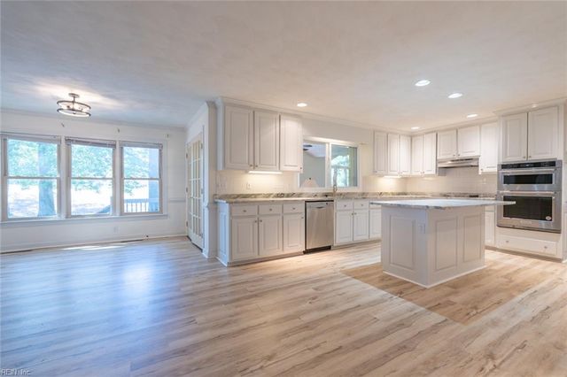 1208 Masters ROW, Chesapeake, VA 23320