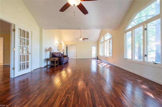 1208 Masters ROW, Chesapeake, VA 23320