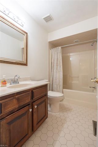 1208 Masters ROW, Chesapeake, VA 23320