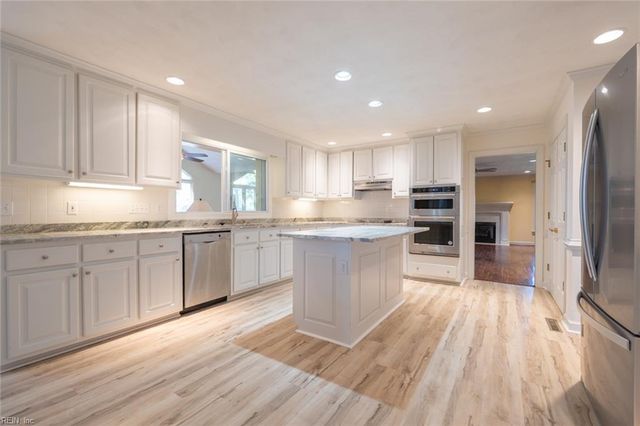1208 Masters ROW, Chesapeake, VA 23320