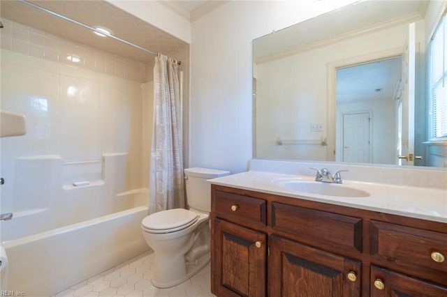 1208 Masters ROW, Chesapeake, VA 23320