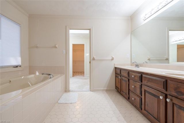1208 Masters ROW, Chesapeake, VA 23320