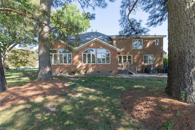 1208 Masters ROW, Chesapeake, VA 23320