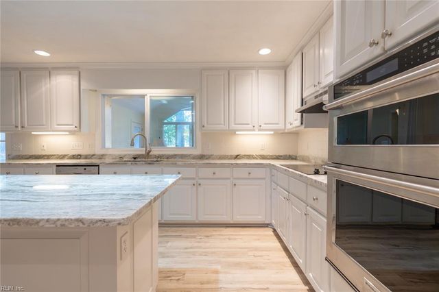1208 Masters ROW, Chesapeake, VA 23320