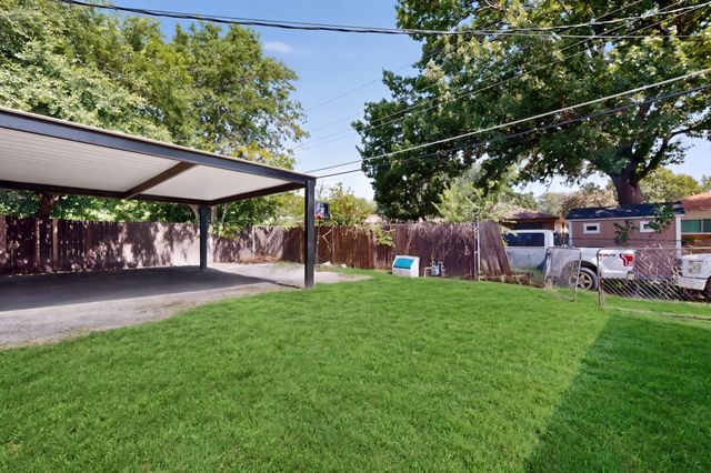 8933 Jennie Lee Lane, Dallas, TX 75227