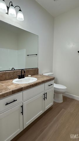 622 Rushcutters Bay Drive, Bakersfield, CA 93307