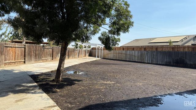 622 Rushcutters Bay Drive, Bakersfield, CA 93307