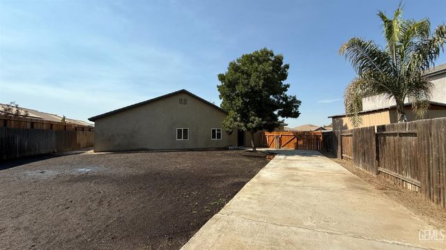 622 Rushcutters Bay Drive, Bakersfield, CA 93307