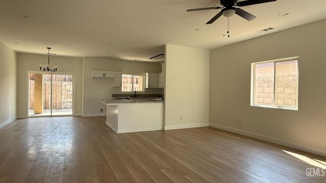 622 Rushcutters Bay Drive, Bakersfield, CA 93307