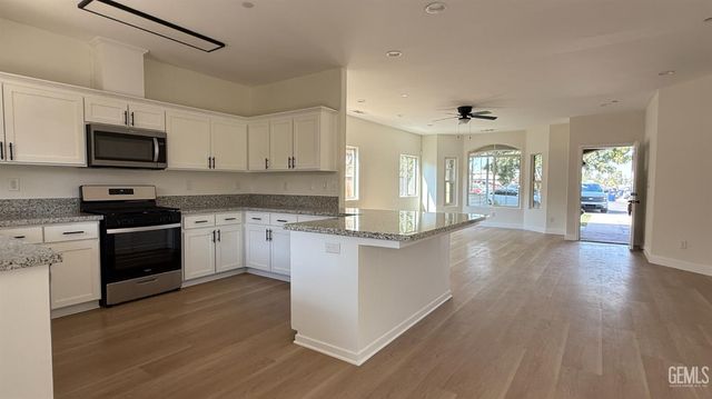 622 Rushcutters Bay Drive, Bakersfield, CA 93307