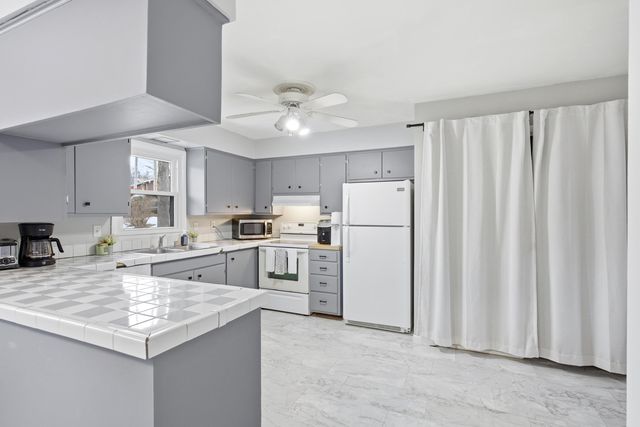 1403 RIDGEMONT CT, Columbia, MO 65203