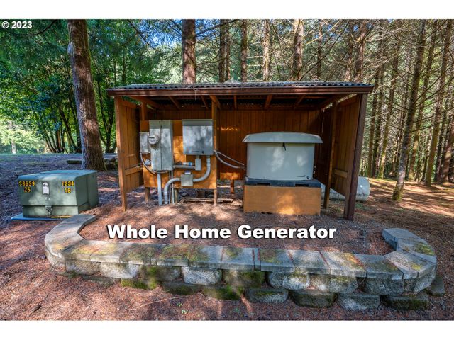 12212 E MAPLETON Rd, Mapleton, OR 97453