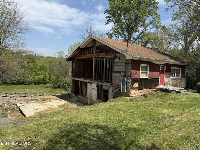 2211 Maple Drive, Knoxville, TN 37918