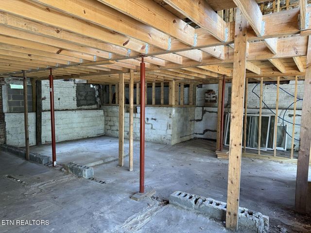 2211 Maple Drive, Knoxville, TN 37918