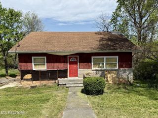 2211 Maple Drive, Knoxville, TN 37918