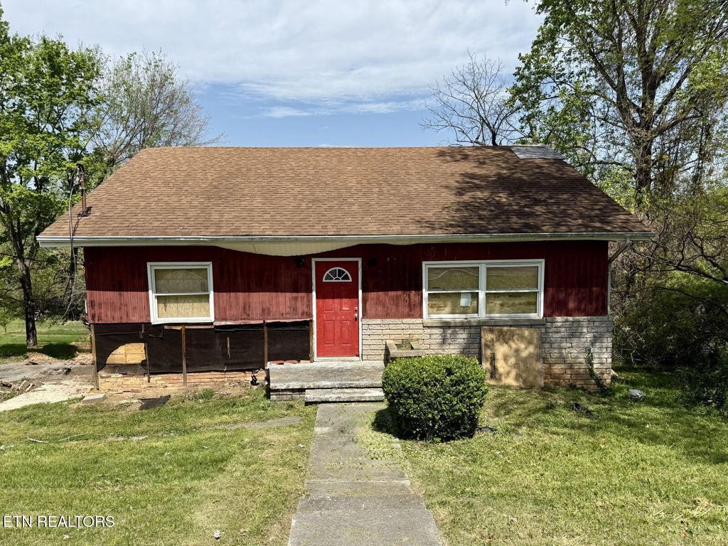 2211 Maple Drive, Knoxville, TN 37918