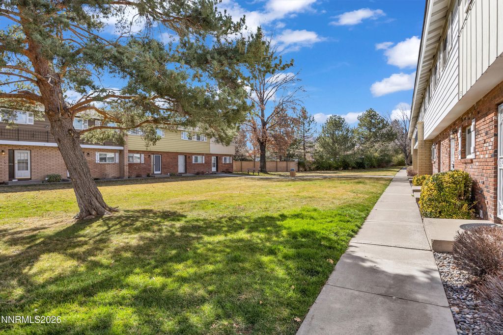 Image 7 of property listing at 577 Smithridge Park, Reno, NV 89502