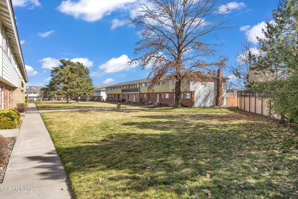 Image 8 of property listing at 577 Smithridge Park, Reno, NV 89502