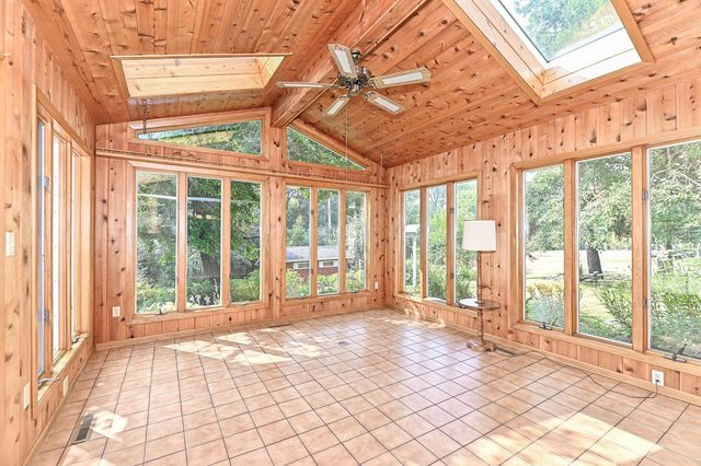 18571 W Hillcrest DRIVE, New Berlin, WI 53146