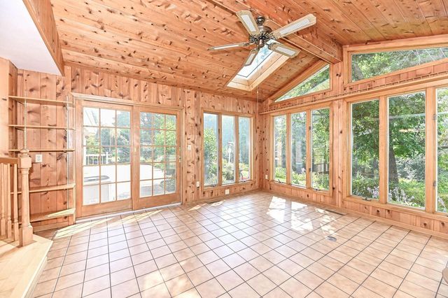 18571 W Hillcrest DRIVE, New Berlin, WI 53146