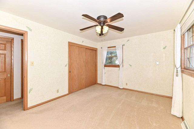 18571 W Hillcrest DRIVE, New Berlin, WI 53146