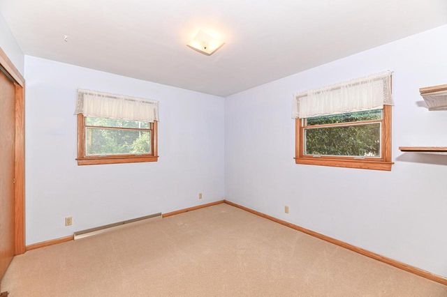 18571 W Hillcrest DRIVE, New Berlin, WI 53146