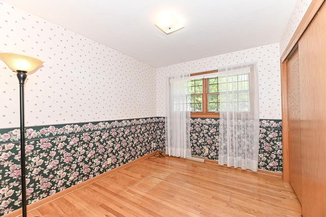 18571 W Hillcrest DRIVE, New Berlin, WI 53146