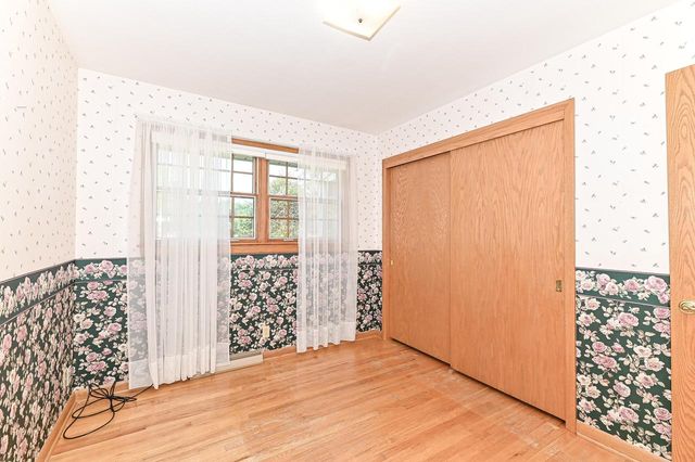 18571 W Hillcrest DRIVE, New Berlin, WI 53146