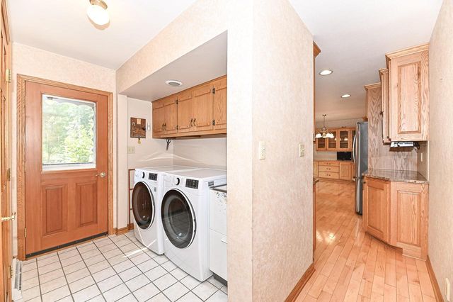 18571 W Hillcrest DRIVE, New Berlin, WI 53146