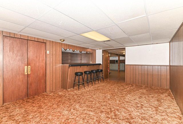 18571 W Hillcrest DRIVE, New Berlin, WI 53146