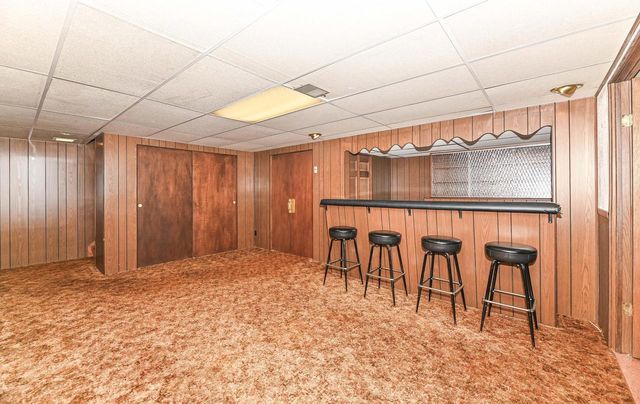 18571 W Hillcrest DRIVE, New Berlin, WI 53146