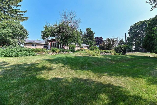 18571 W Hillcrest DRIVE, New Berlin, WI 53146