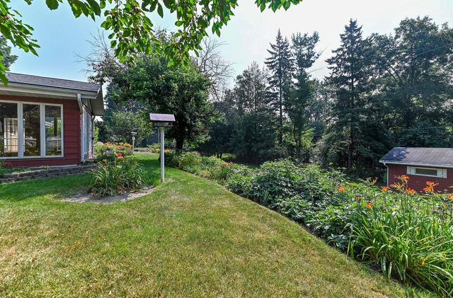 18571 W Hillcrest DRIVE, New Berlin, WI 53146
