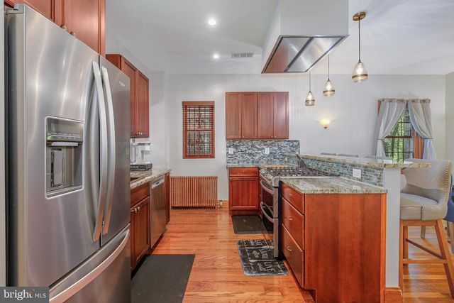 1909 33RD SE, Washington, DC 20020