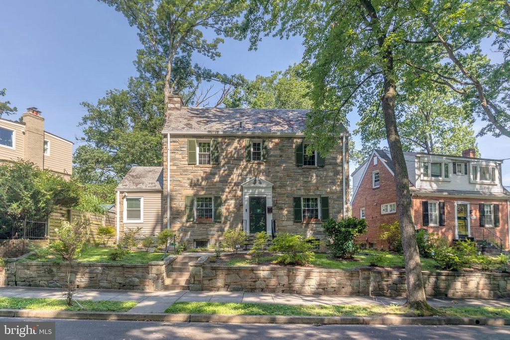1909 33RD SE, Washington, DC 20020