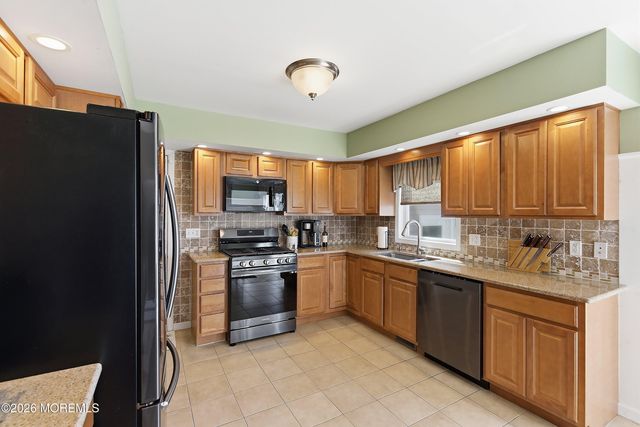 1611 Oak Glen Road, Toms River, NJ 08753