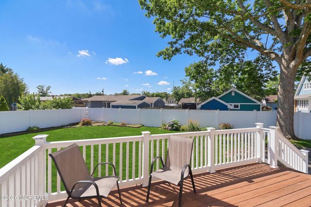 1611 Oak Glen Road, Toms River, NJ 08753