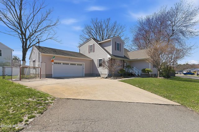 1611 Oak Glen Road, Toms River, NJ 08753