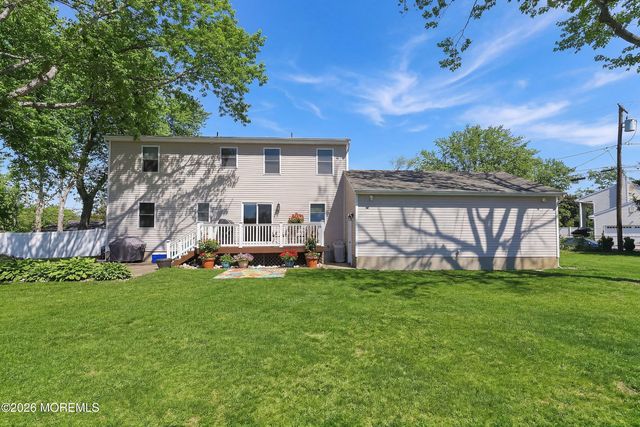 1611 Oak Glen Road, Toms River, NJ 08753