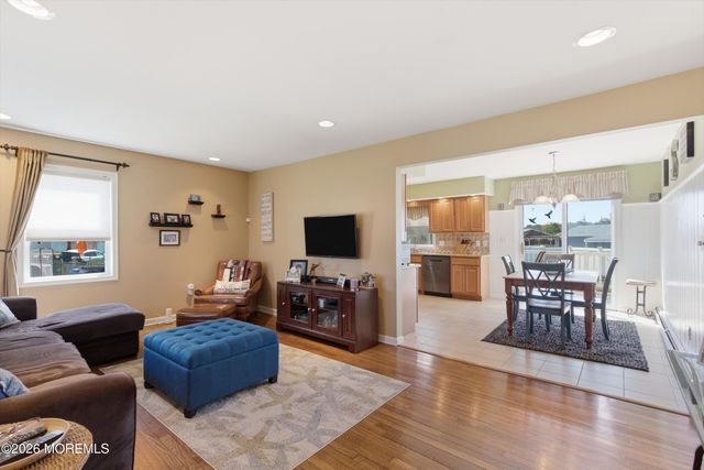 1611 Oak Glen Road, Toms River, NJ 08753