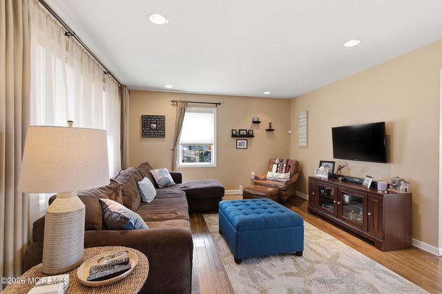1611 Oak Glen Road, Toms River, NJ 08753