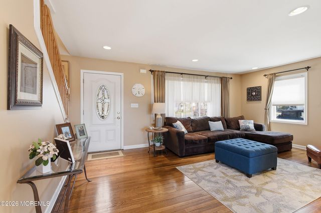 1611 Oak Glen Road, Toms River, NJ 08753