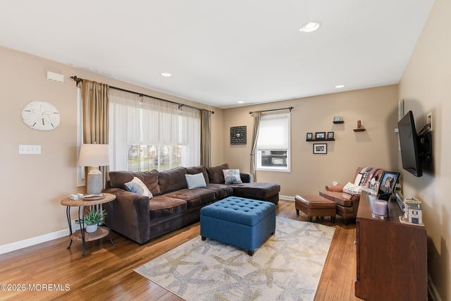 1611 Oak Glen Road, Toms River, NJ 08753