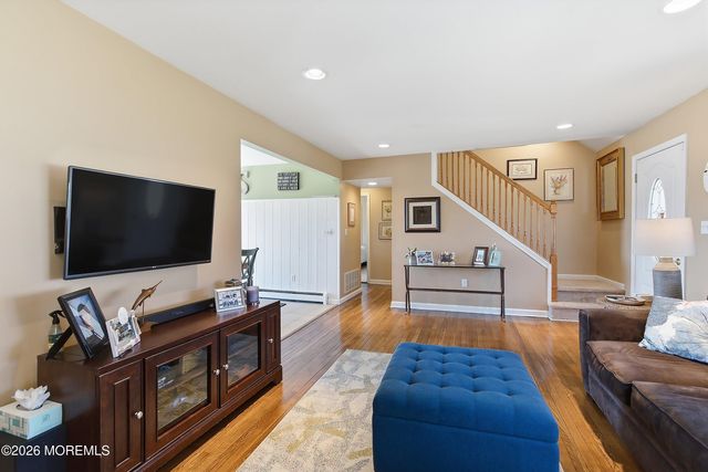 1611 Oak Glen Road, Toms River, NJ 08753