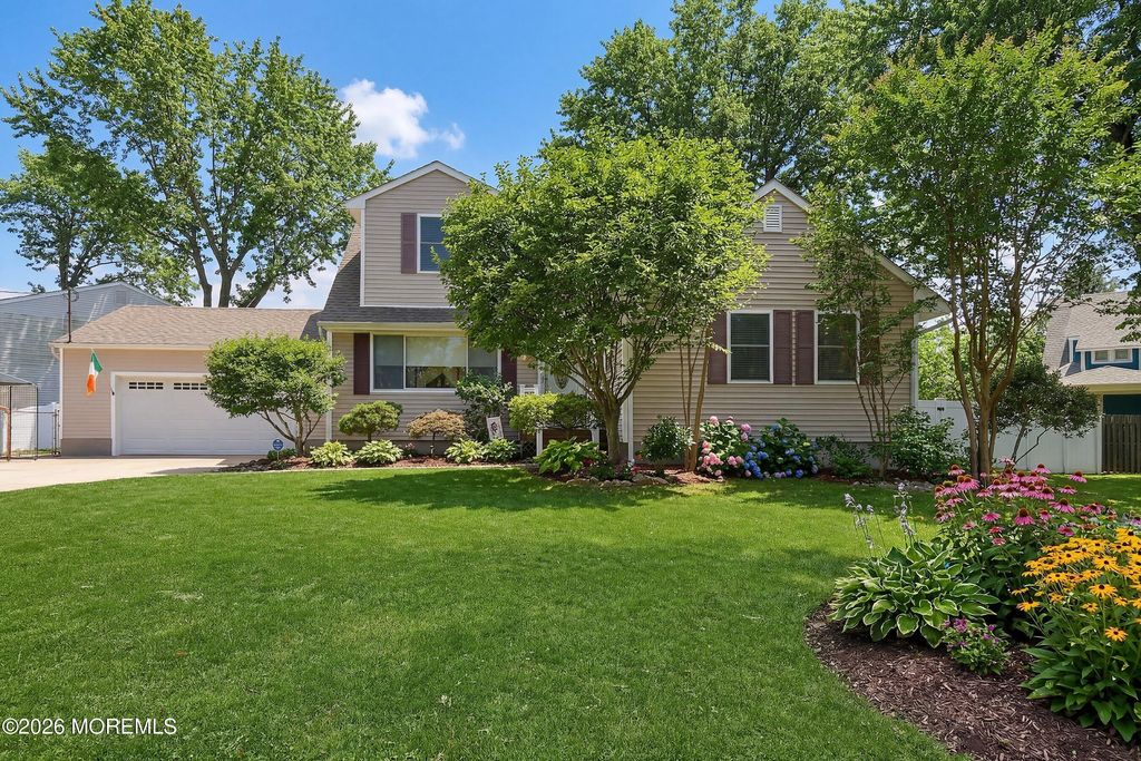 1611 Oak Glen Road, Toms River, NJ 08753