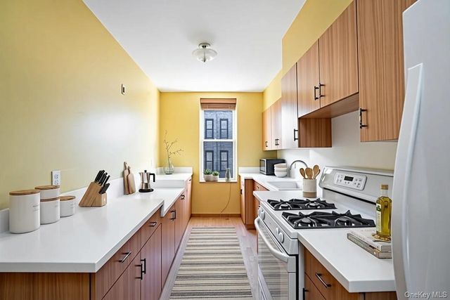 71-20 68th Street, Ridgewood, NY 11385