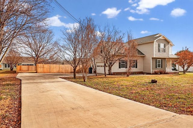 406 Mockingbird Dr, Mount Pleasant, TN 38474